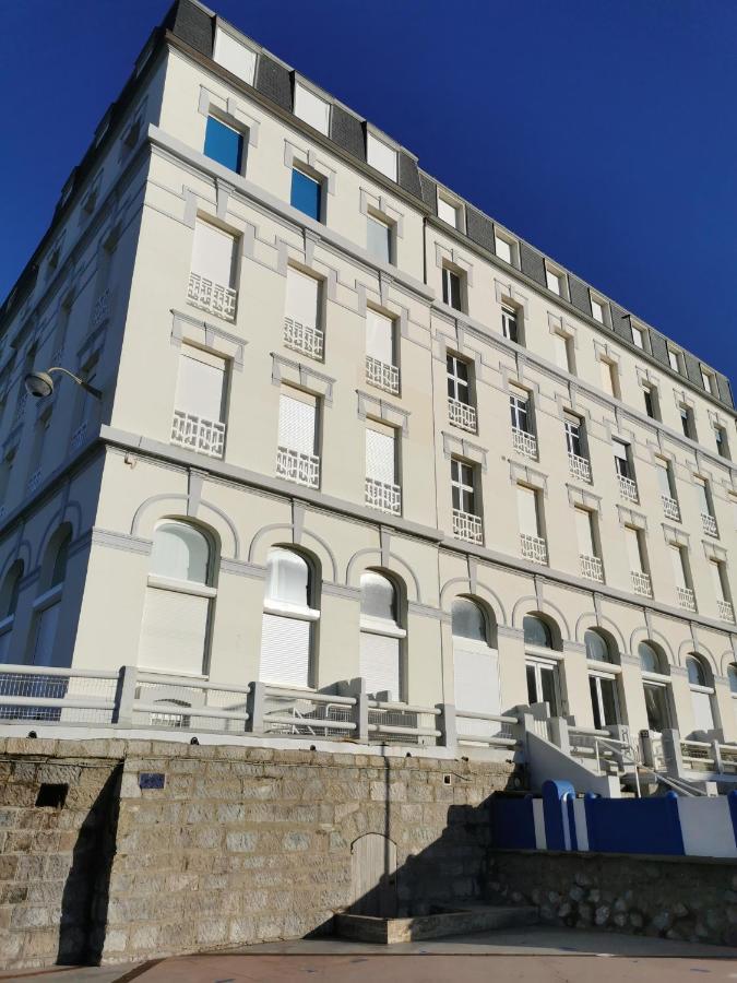 Une Pause Sur La Digue Wimereux Exterior photo